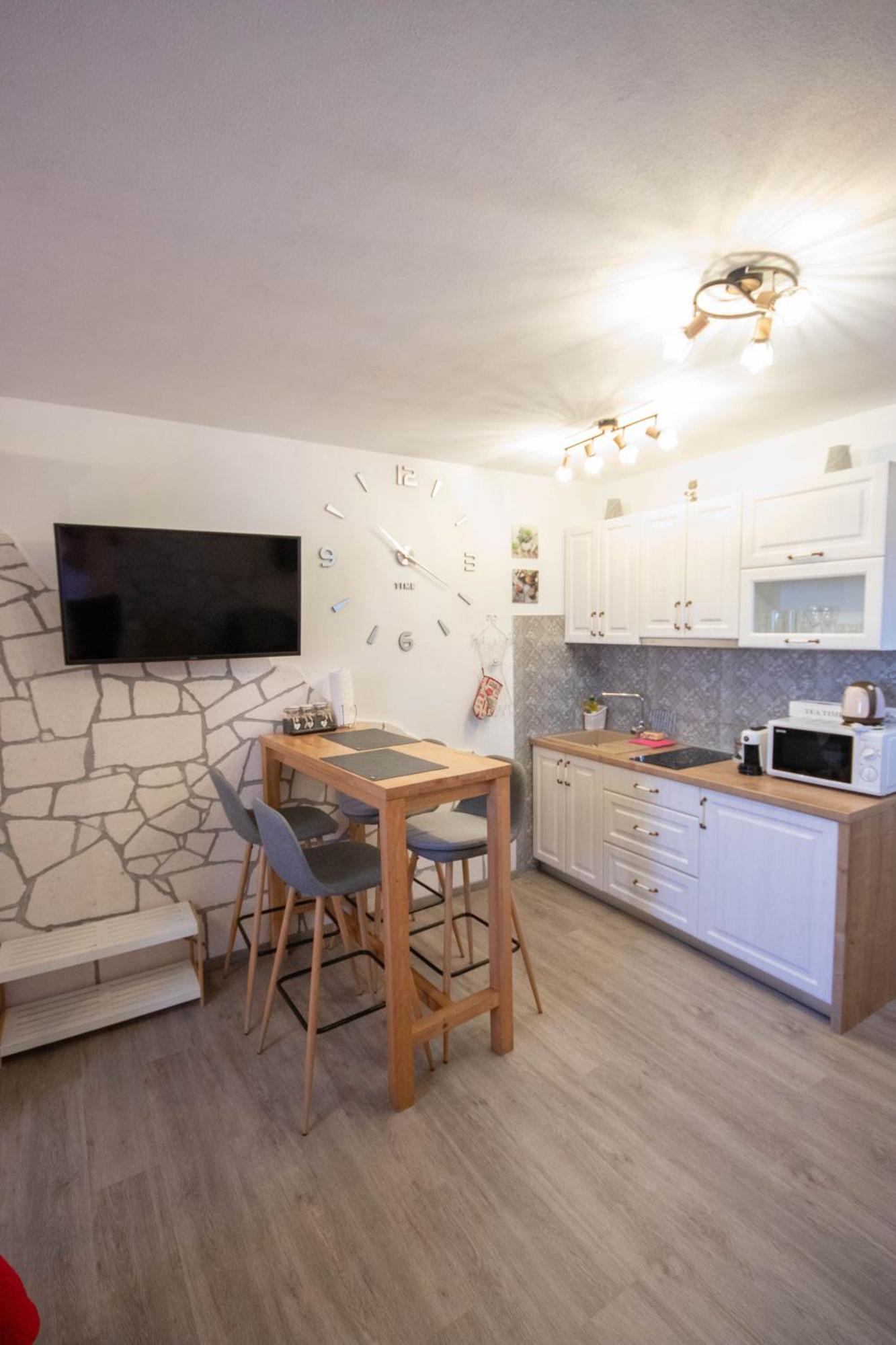 A&D Apartments ロヴィニ エクステリア 写真